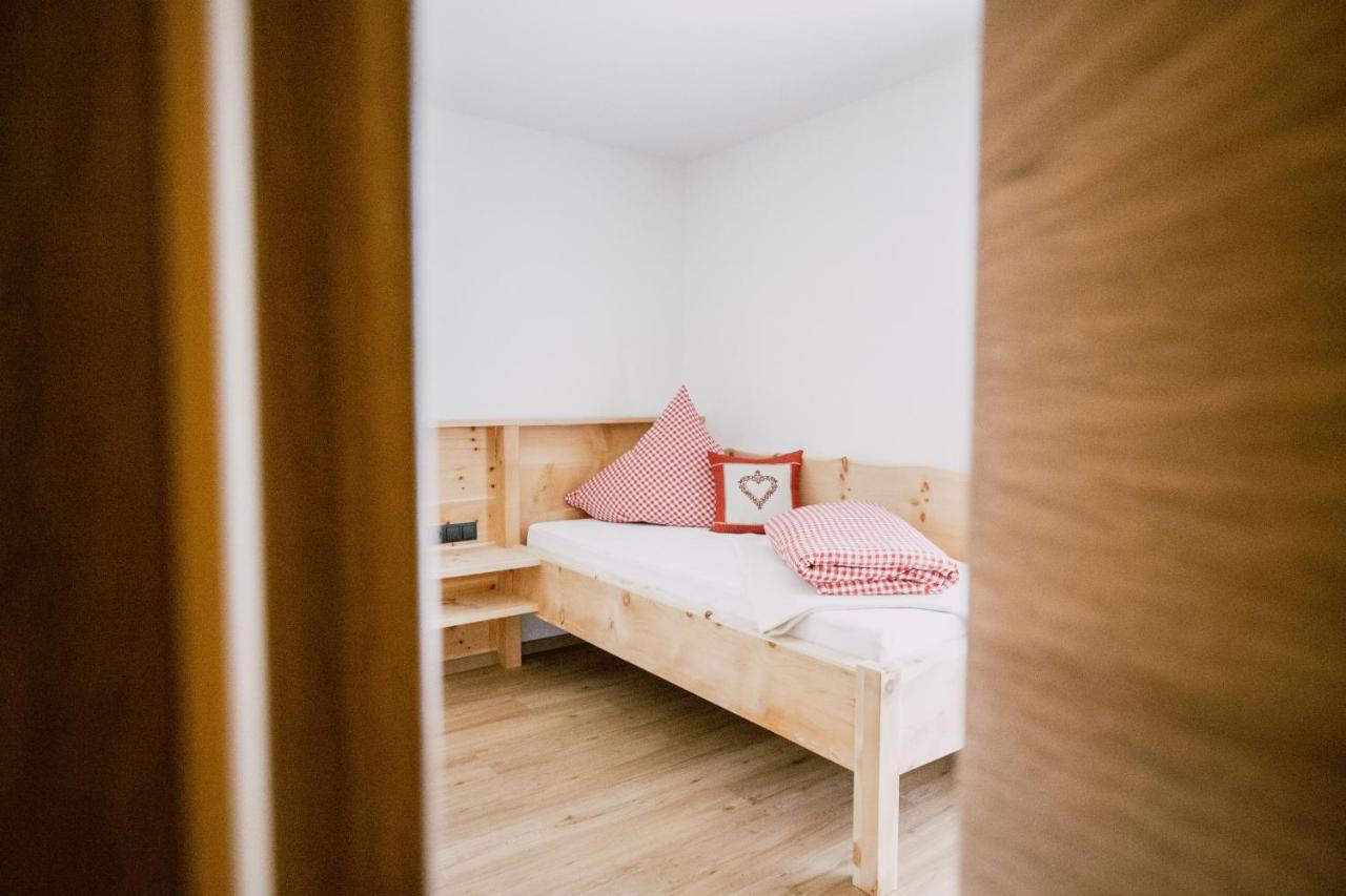 Nedererhof - Zimmer Edelweiss Mit Gemeinschaftskueche Schmirn Exterior foto